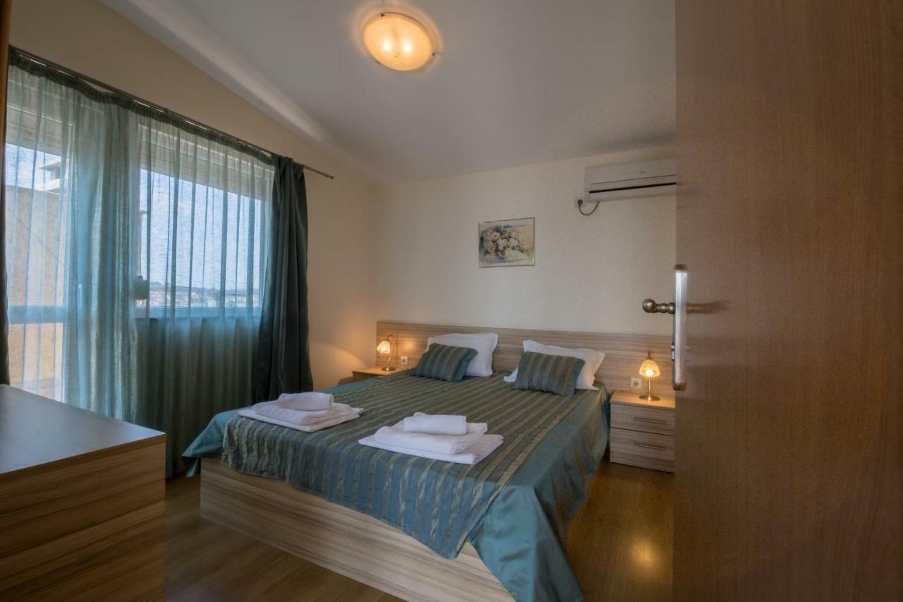 Семеен Хотел Бриз Sozopol Exterior foto